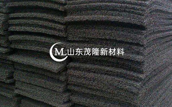 《銀西鐵路四標(biāo)項(xiàng)目經(jīng)理部》復(fù)合土工膜、滲水片材施工