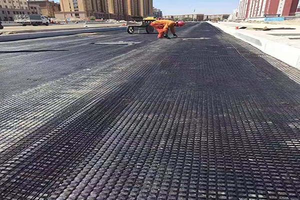 在高速公路施工中土工格柵應(yīng)該怎么應(yīng)用呢？  第1張