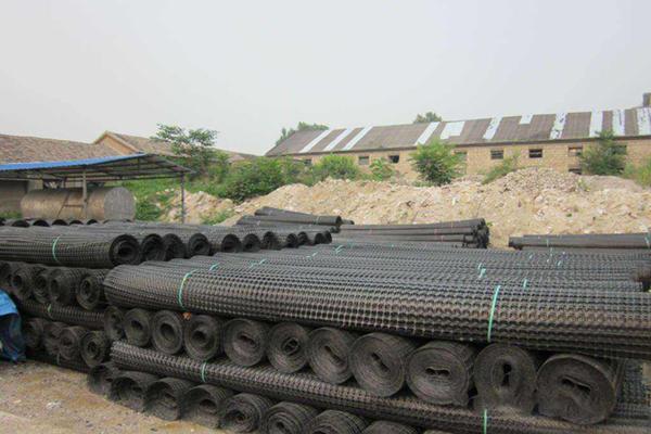 經(jīng)編滌綸土工格柵再施工中有哪些注意事項(xiàng)呢？  第2張