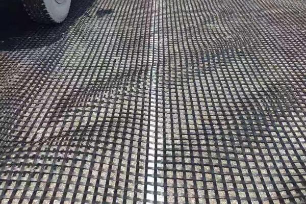 通玻纖土工格柵與自粘玻纖格柵的區(qū)別究竟如何？  第4張