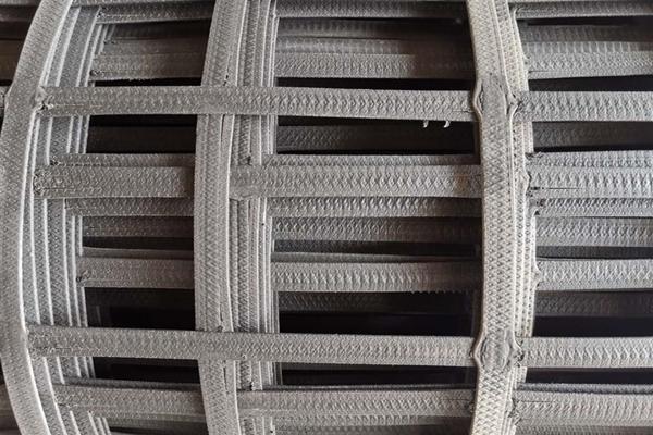 凸結(jié)點(diǎn)鋼塑土工格柵的生產(chǎn)過程揭秘  第2張