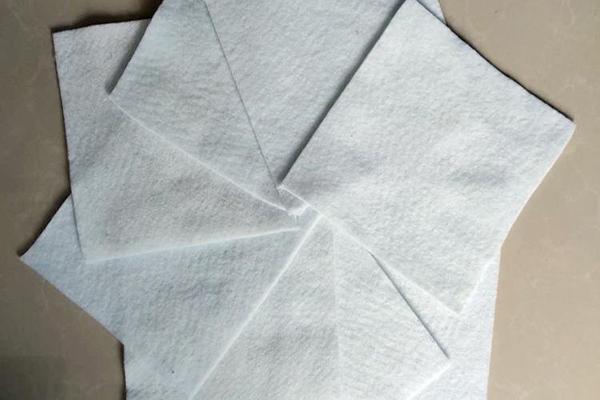 土工格柵與土工布的區(qū)別  第4張