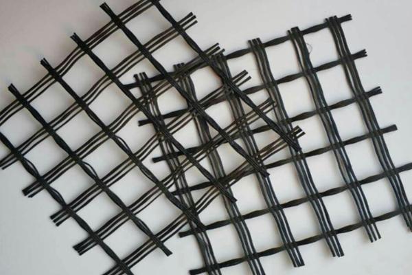 土工格柵與土體相互作用的數(shù)值模擬分析  第1張