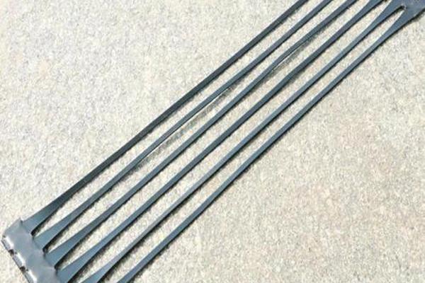 單向土工格柵對提高道路與機場基礎(chǔ)設(shè)施耐久性的研究  第3張