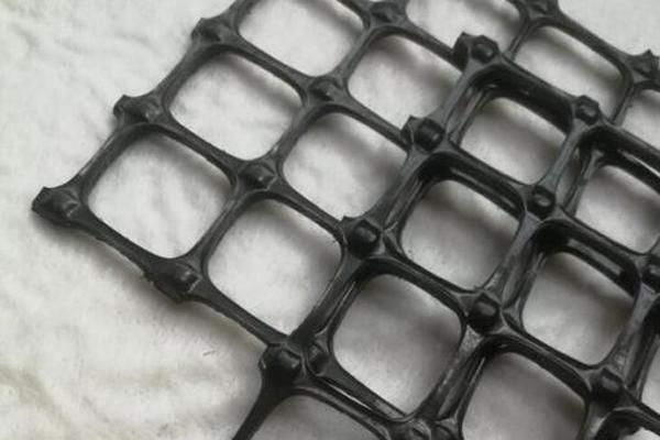 塑料土工格柵在堤壩加固中的應(yīng)用 第3張