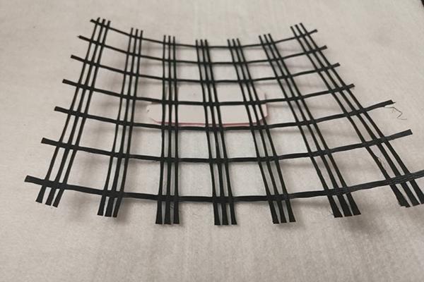 鋼塑土工格柵在公路建設(shè)中對(duì)地基加固的影響 第3張