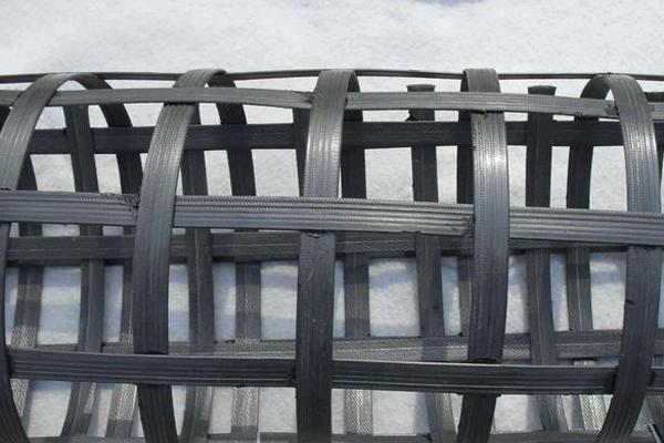 鋼塑格柵鋪設(shè)規(guī)范要求  第3張