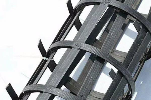 土工格柵搭接長度規(guī)范標(biāo)準(zhǔn)是多少  第1張