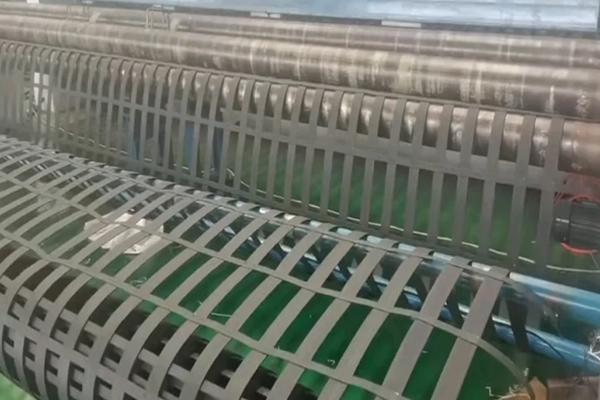 高韌性聚酯紗線集束土工格柵型號規(guī)格 第3張
