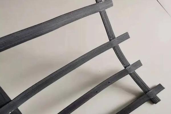 高韌性聚酯紗線集束土工格柵容易斷裂嗎 第1張