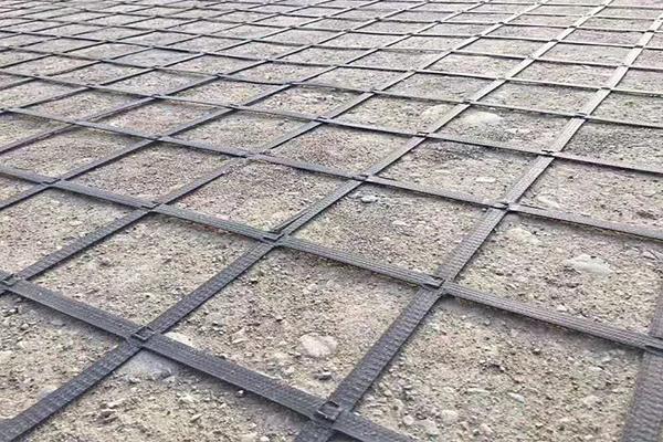 高韌性聚酯紗線(xiàn)集束土工格柵是怎么制作的呢？  第1張