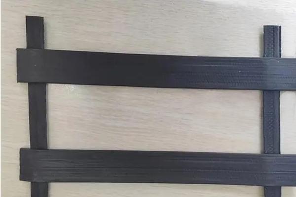 高韌性聚酯紗線集束土工格柵與三維土工網(wǎng)墊的區(qū)別  第3張