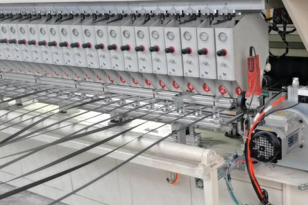 高韌性聚酯紗線集束土工格柵與三維土工網(wǎng)墊的區(qū)別有哪些 第1張